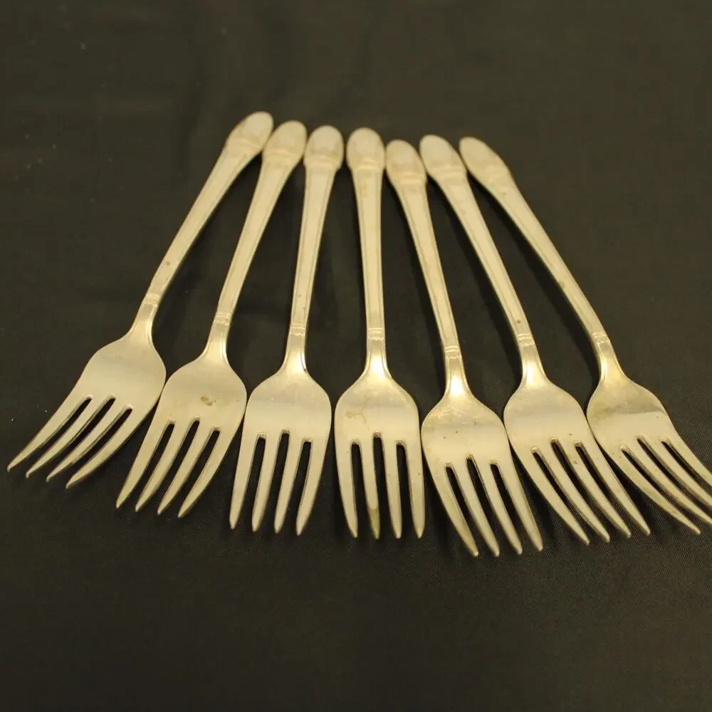 1847 Rogers Bros First Love International Silver Plate 1941 Dinner Forks #7